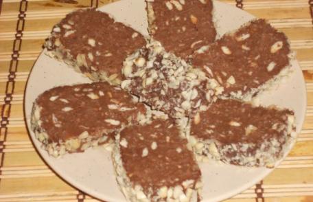 Salam de biscuiți cu alune