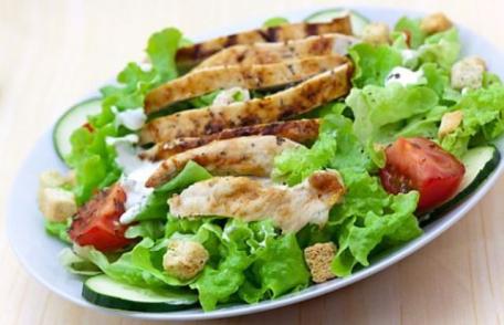 Salată din piept de pui