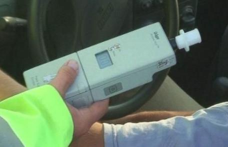 Prins băut la volan și fără a deţine permis de conducere