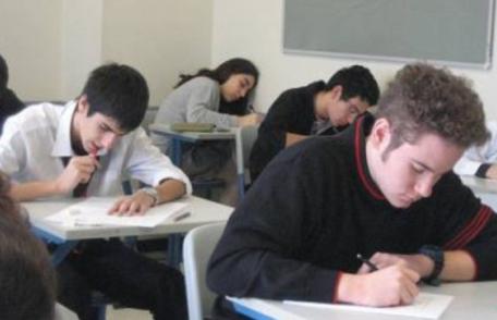 Elev care susținea BAC-ul la Liceul „Regina Maria” Dorohoi eliminat pentru tentativă de fraudă