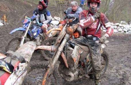 Dani Oţil, iubitul Mihaelei Rădulescu, la un pas de moarte: atacat de o ursoaică flămândă, în pădure