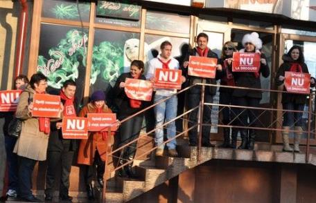 [VIDEO] Campania TSD impotriva etnobotanicelor oprită de poliţişti