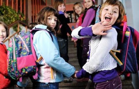 Calendar școlar 2013-2014. Când vor avea elevii vacanță