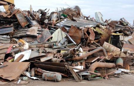 Cercetat penal, după ce a sustras o tonă de fier vechi, din curtea unei locuinţe 