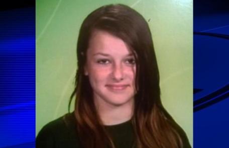 O fată de 12 ani s-a sinucis după ce a primit un mesaj pe facebook. Ce i-au scris colegele de clasă