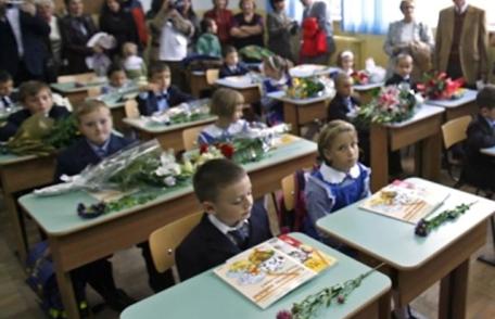 Astăzi începe un nou an școlar. Vezi care sunt schimbările pe care le aduce