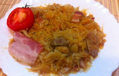 Mâncare de varză cu carne de porc