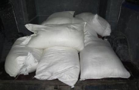 Chevrolet încărcat cu 300 kg de zahăr fără documente legale descoperit de PF Dorohoi