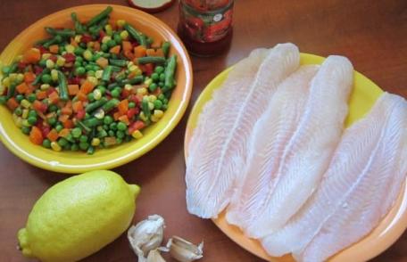 Pește file cu legume la cuptor