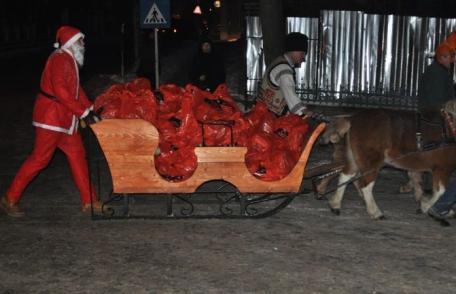 [VIDEO] Mos Craciun a venit la Dorohoi cu sania trasa de doi ponei