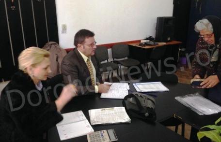 Dorohoienii nu s-au înghesuit să stea de vorbă cu directorul Casei Judeţene de Pensii Botoşani - FOTO