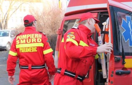 Autoturism aprins după ce s-a răsturnat într-un şanţ