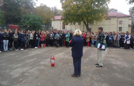 Exercițiu de evacuare în caz de incendiu la Colegiului Naţional „Grigore Ghica”  Dorohoi – FOTO