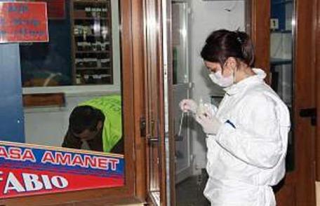 Tineri din Dorohoi condamnați la închisoare pentru jaful de la o casă de amanet din Botoșani