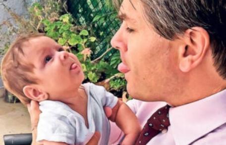 Mircea Radu și soția sa, botoșăneanca Raluca, se pregătesc pentru botezul fiului său