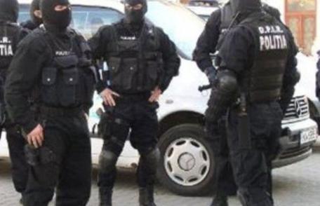 Trei tineri botoșăneni trimiși în judecată pentru afaceri cu heroină