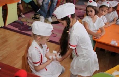 Educaţia sanitară trebuie inclusă în programa şcolară obligatorie