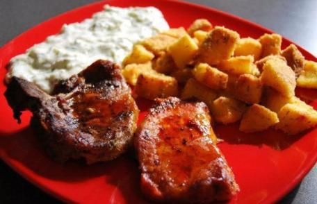 Friptură de porc cu cartofi crocanți
