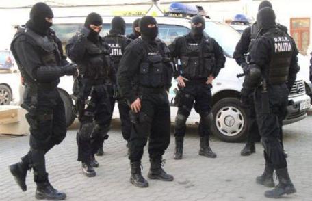 Percheziţii domiciliare la Botoşani pentru destructurarea unei reţele de contrabandă cu ţigări