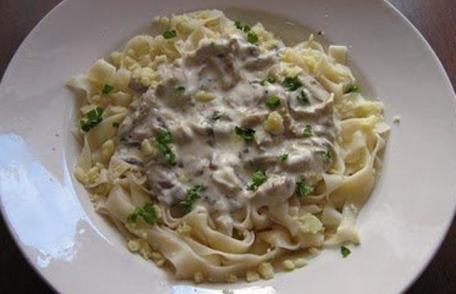 Paste cu ciuperci în sos alb