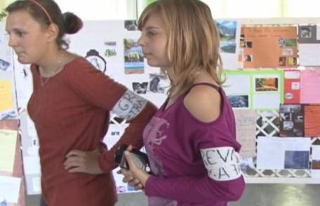 Mii de studenţii intră în grevă japoneză, în semn de solidaritate cu profesorii