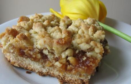 Prăjitură cu gem de căpșune și miere