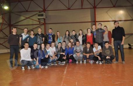 Balul Bobocilor 2013: Astăzi se decid cei mai frumoși și talentați boboci de la CN „Grigore Ghica” Dorohoi