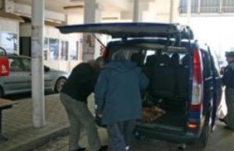 Cozi în Vama Siret, în prima zi cu restricţii stricte la importul de alimente, fructe şi seminţe