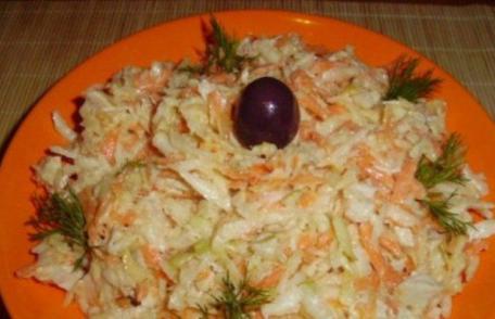 Salată de crudități cu piept de pui și maioneză