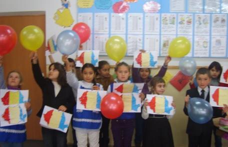 Omagierea zilei de 1 Decembrie de către elevii Şcolii Gimnaziale „Ştefan cel Mare” Dorohoi - FOTO