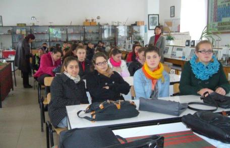 Săptămâna Educaţiei Globale la Liceul Tehnologic „Al Vlahuţă” Şendriceni 16-24 Noiembrie 2013 - FOTO