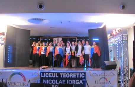 Uvertura Mall: Spectacol oferit de trupa de teatru a Liceului Pedagogic „Nicolae Iorga” de Ziua Națională - FOTO