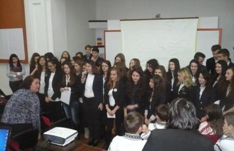 Colegiul Național „Grigore Ghica” urează „La mulţi ani, România!” - FOTO