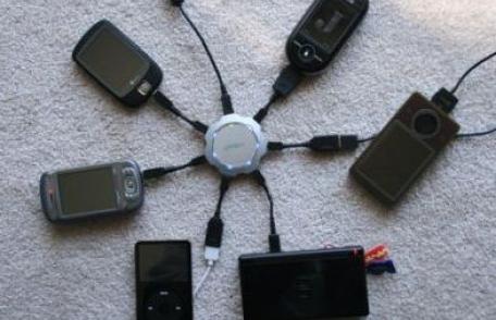 Din 2011 sunt obligatorii în UE încărcătoarele universale pentru telefoane 