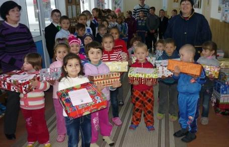 Şcoala Primară nr. 2 Sauceniţa: A venit, a venit Moș Nicolae!
