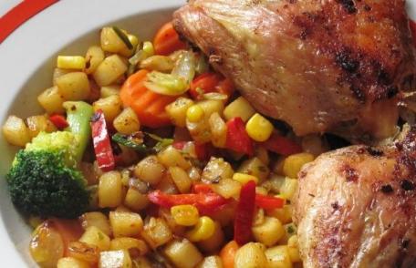 Pulpe de pui cu legume la cuptor