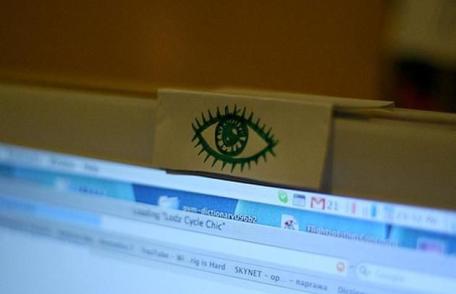 FBI poate urmări pe oricine prin intermediul camerei web de la laptop. „Se întâmplă de ani de zile”