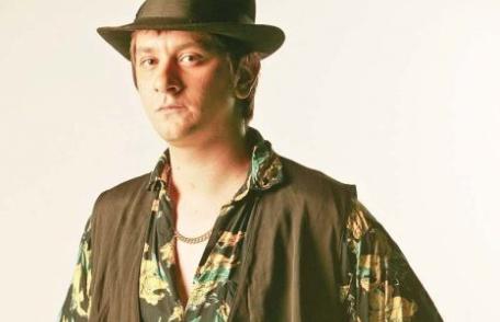 Povestea tristă prin care trece dorohoianul Octavian Strunilă. A rămas fără apartament şi şcoală de actorie