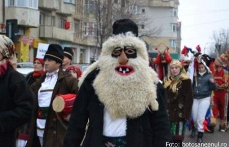 Paradă a formaţiilor de dansuri şi obiceiuri de iarnă la Botoșani – VIDEO/FOTO