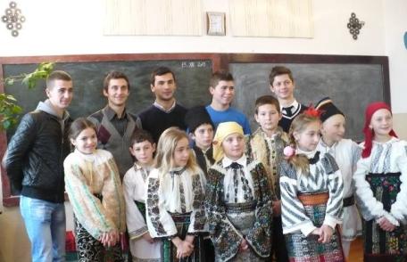 Elevii liceului „Regina Maria” au depăşit graniţele judeţului cu acțiunea de voluntariat „Dăruind vei dobândi!” - FOTO