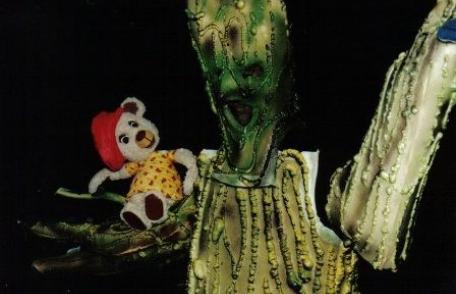 Teatrul Vasilache vă invită la „Poveste cu Scufiţa Roşie”