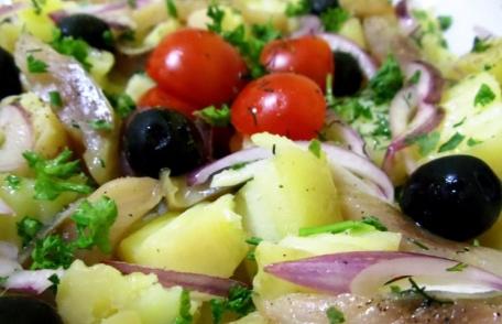 Salată cu peşte afumat