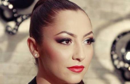 Andra lansează colindul „Sus, la poarta Raiului”