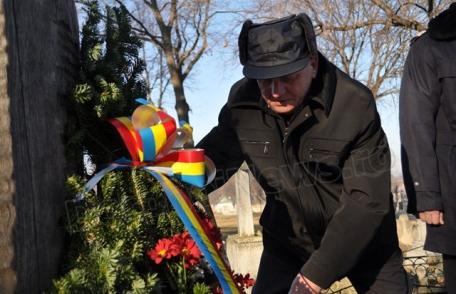 Depunere de coroane şi slujbă de pomenire a eroilor Revoluţiei organizată la Dorohoi - FOTO