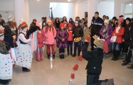 Preşcolarii şi elevii Şcolii „Dumitru Pompaş Balinți” din Havîrna păstrează tradiția: „Din an în an sosesc la noi şi aduc pe Domnul Sfânt!”
