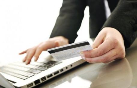 Poliția: Cei care cumpără bunuri de pe internet să fie atenți la plata cu cardul și la site-urile care nu sunt securizate