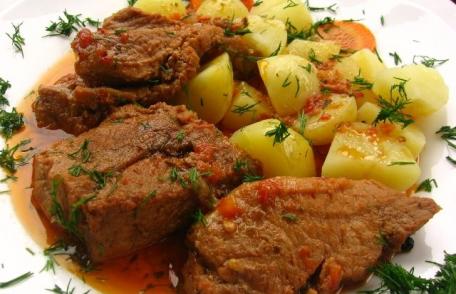 Friptură de porc cu cartofi țărănești