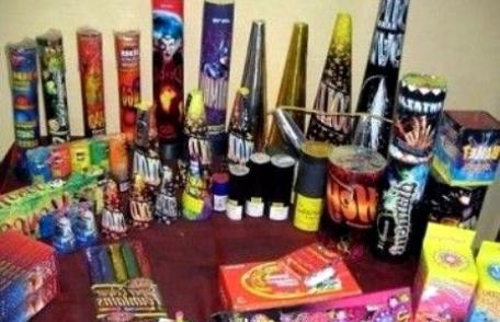 Cercetaţi penal, pentru deţinere şi comercializare fără drept de obiecte pirotehnice în ultimele zile a anului 2013