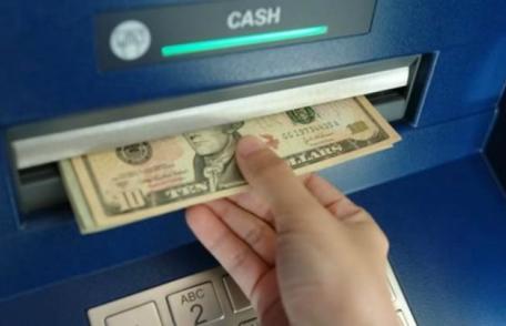 Bancomate jefuite cu un stick USB