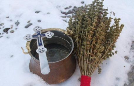 Preoții au început sfințirea locuințelor pentru Bobotează